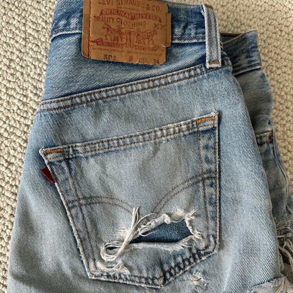 Levi 501 Jean shorts - Picture 2 of 2